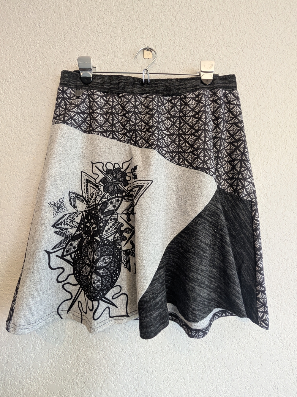 Smash! Sz XL Black & Gray Graphic Panel A-Line Skirt